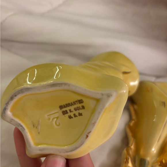 Elegant Yellow and Gold Ceramic decorative vase - Picture 3 of 5